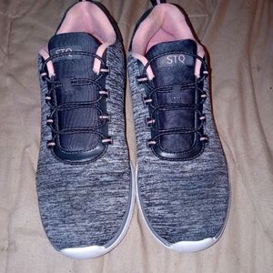STQ size womens 10 wide heather grey and pink